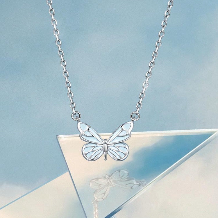 Collar Mariposa Azul Luminosa