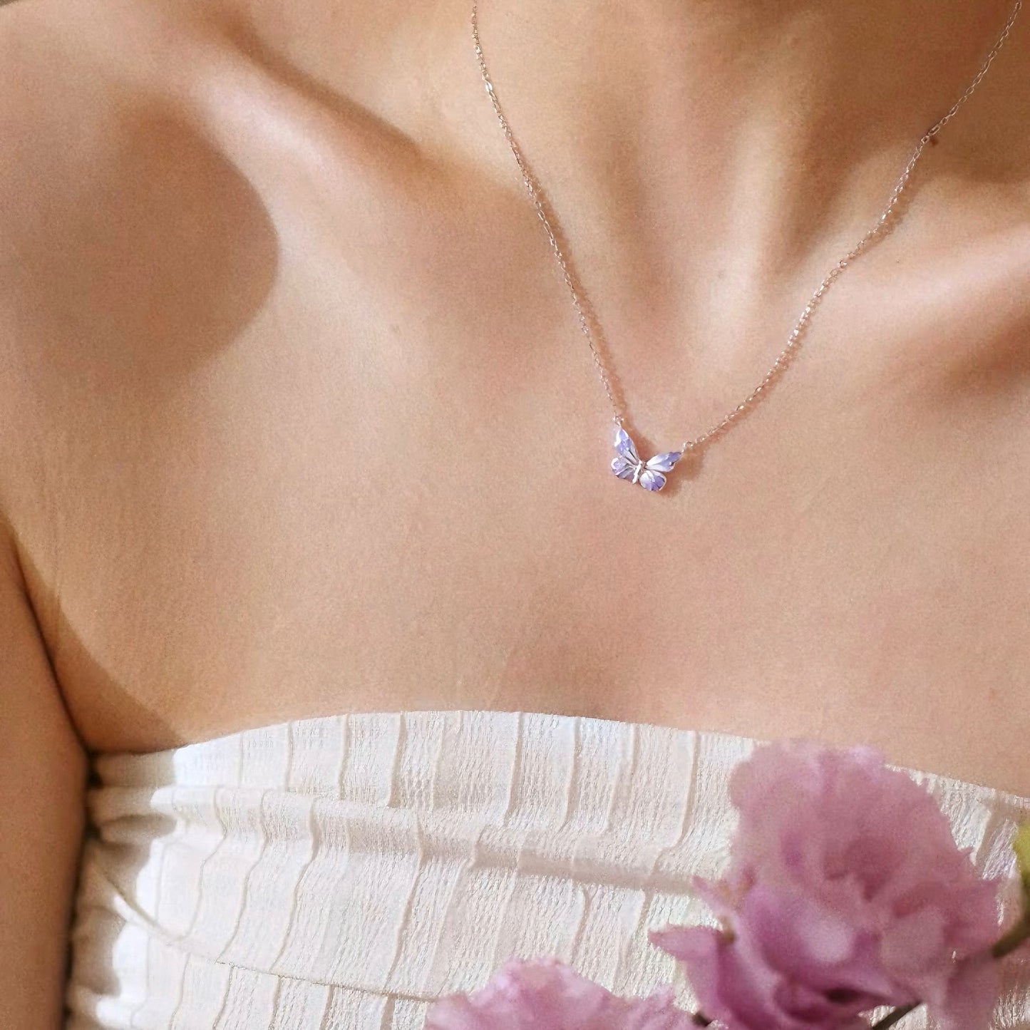Collar Mariposa Morada Luminosa (EDICIÓN LIMITADA)