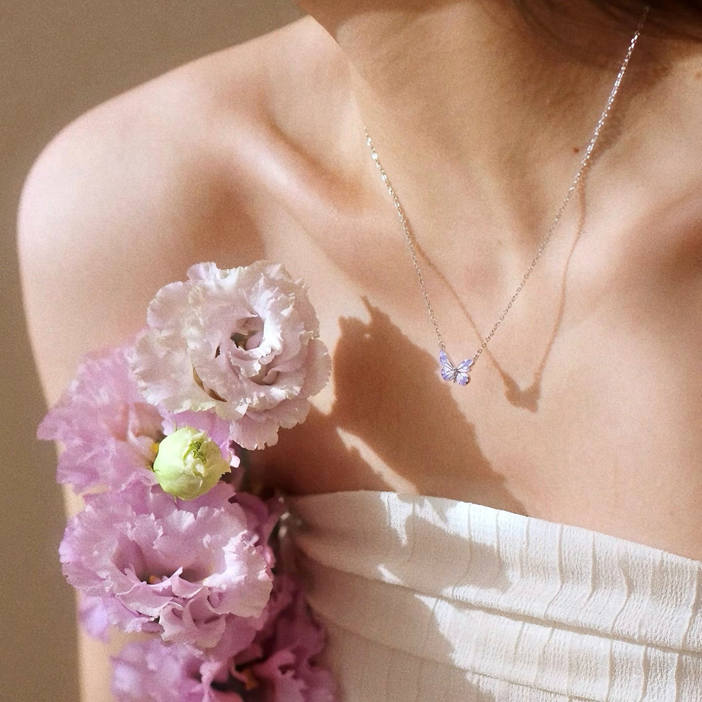Collar Mariposa Morada Luminosa (EDICIÓN LIMITADA)