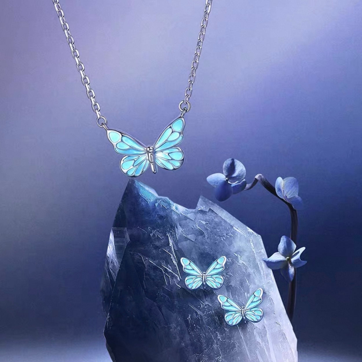 Collar Mariposa Azul Luminosa